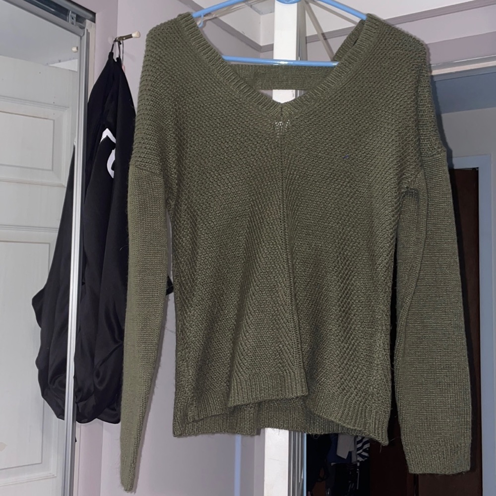 OLIVE GREEN SWEATER
